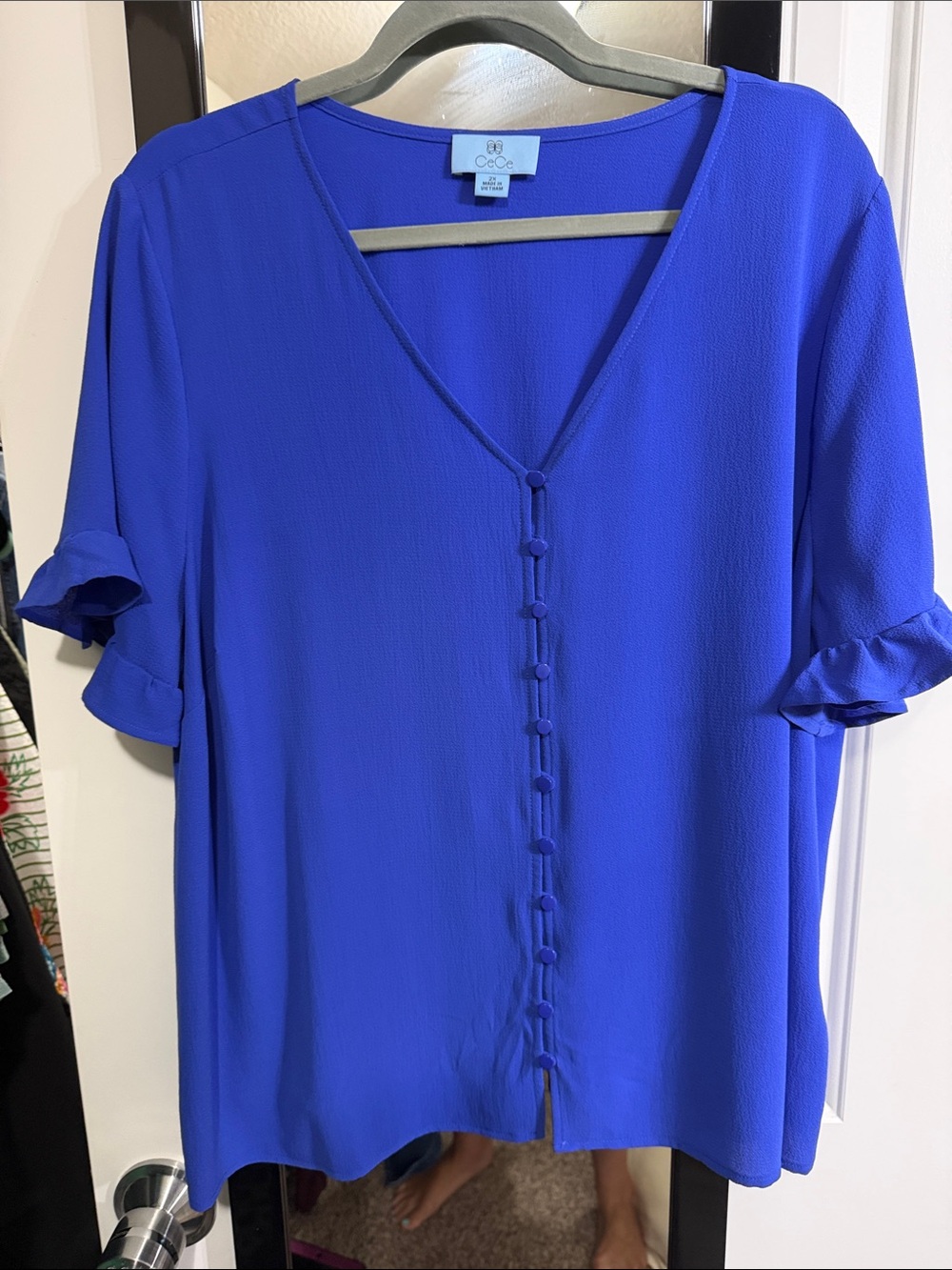 C&C California Bold Royal Blue V-Neck Button-Front Blouse